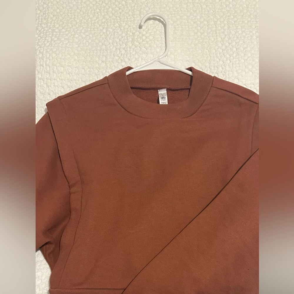 Alo yoga sweatshirt